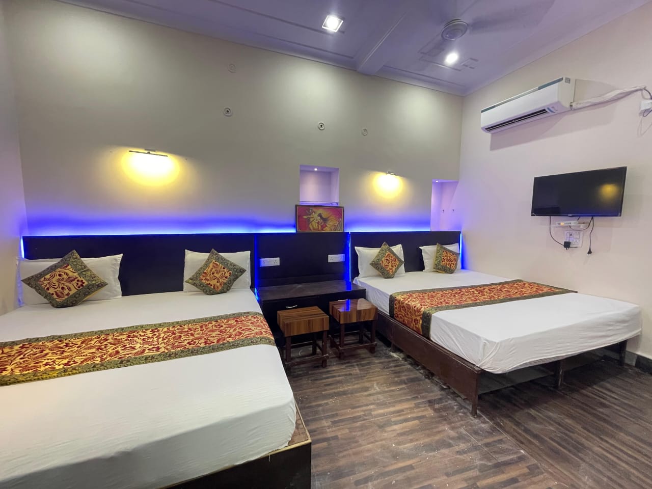 Kashi Ganga Ghat Guest House - Image 14