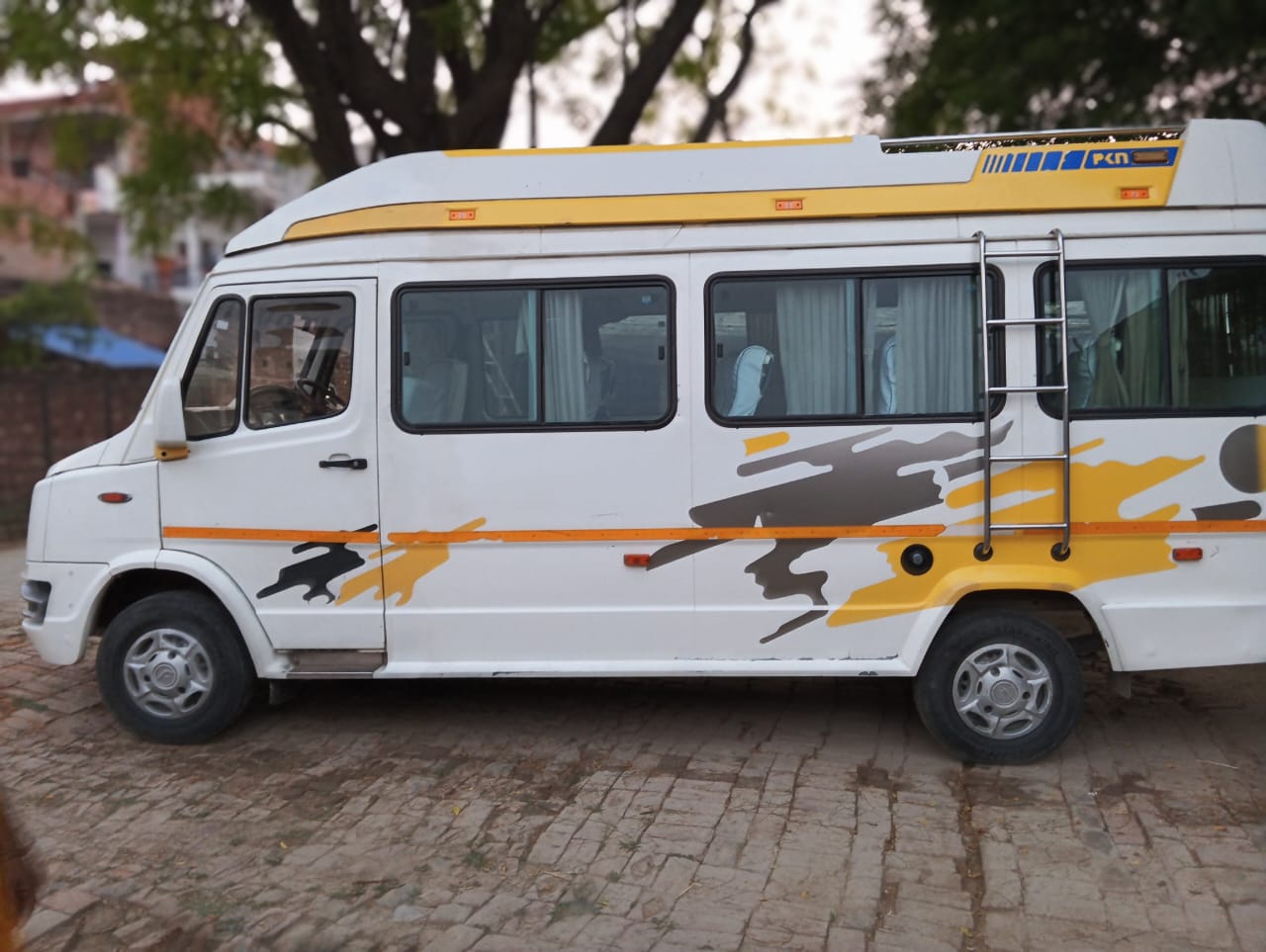 17 Seater Traveller Airport Pickup in Varanasi